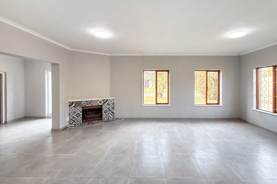5 Bedroom Property for Sale in Monte Vista Western Cape